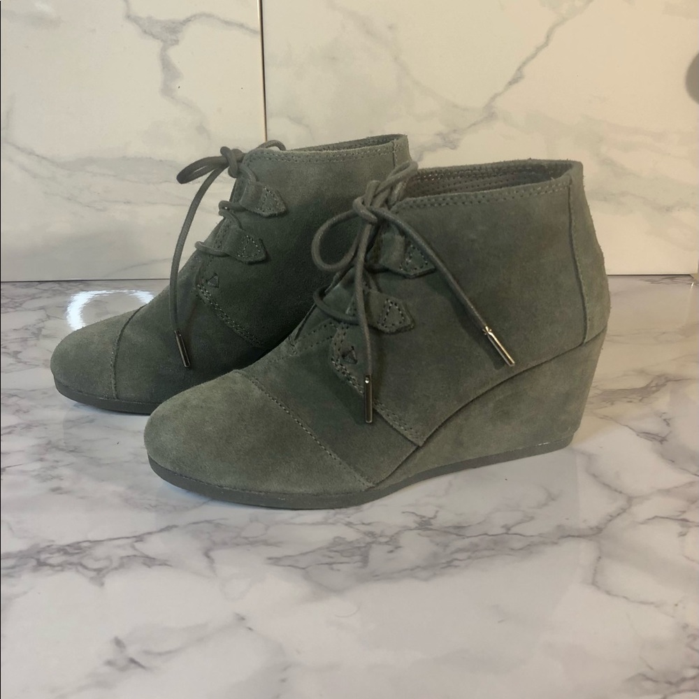 TOMS Women's Kala Desert Wedge Bootie sz 6